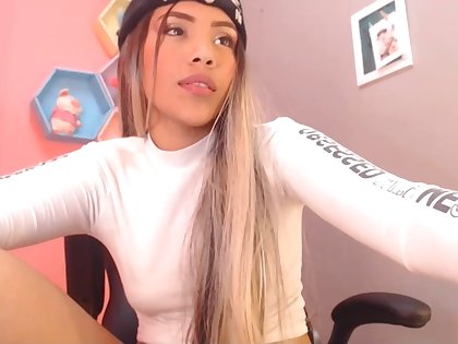 Latina babe webcam show